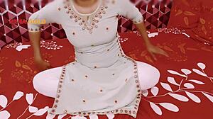 Smashing Apni Chachi Ki Beti in Wild Hindi Night Fucking Video