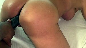 Vertikale klip af min tid med min stærke bodybuilder partner