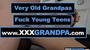 Velkokozená cikánská teenka jezdí na dědově tvrdém ptáku v hardcore