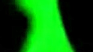 يا صديقي، تريد رؤية هذه اللاتينية الساخنة ذات الشعر الطويل في سكس مجنون؟