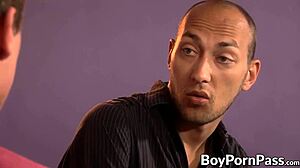 Lepi fant sesal twinkov veliki kurac pred intenzivno jebanjem v rit