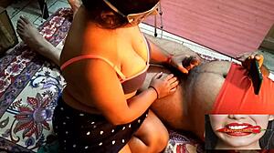 Indyjska para cieszy się intymnością w sypialni, żona robi ręczną i lodzika