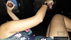 ale ninfa pede e é atendida pelo corno que a libera na cabine da festa prime