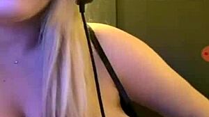 una bella tettona bent over in doggystyle