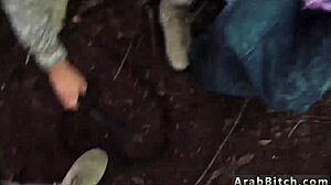 Adolescente árabe de 18+ con coletas en uniforme seduce a viejo militar. realidad cruda xxx se desarrolla.