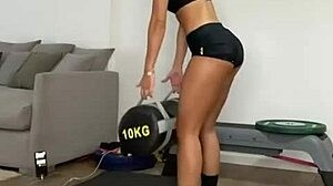 Sol Pérez flaunts her enticing cameltoe in tight shorts