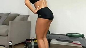 Sol Pérez flaunts her enticing cameltoe in tight shorts