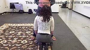 टैबू ब्लैकमेल स्टीपमदर को पीओवी ह्यूमिलिएशन में कम स्वैलो करने पर मजबूर करता है