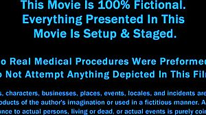 Ebony jomfru får anal undersøgelse af læge