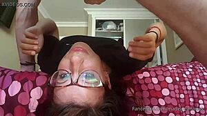 Friki cachonda PIDE que le FOLLE la boca hasta CORRERME