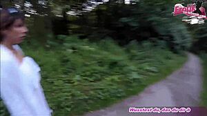 Maman turque musulmane rencontre utilisateur pour action extérieure et jeu buccal.