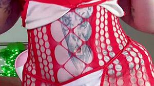 Fat Curvy Babe Fingers Her Hairy Pussy!