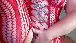 Fat Curvy Babe Fingers Her Hairy Pussy!