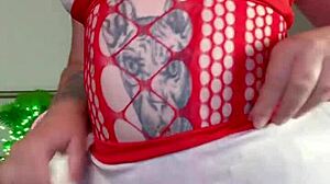 Fat Curvy Babe Fingers Her Hairy Pussy!