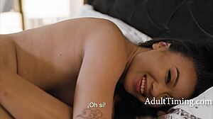 ฉันละลายเมื่อได้ยินเธอกระซิบให้เอาเธอจากข้างหลังเป็นภาษาสเปน