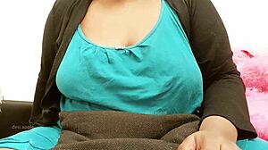 indian girl with big boobs teasing