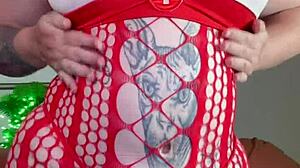 Fat Curvy Babe Fingers Her Hairy Pussy!