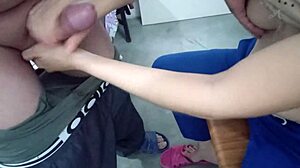 Ella Obtiene Sus Lechugas Facil Morrita Saca Semen Con La Boca Muy Rapido Antes De Ser Descubierta