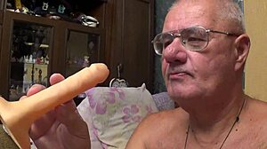 my husband loves solo play, welcoming all curious guys.