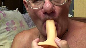 my husband loves solo play, welcoming all curious guys.