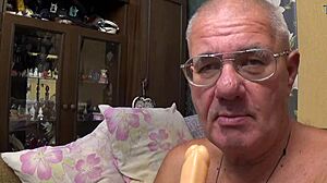 my husband loves solo play, welcoming all curious guys.