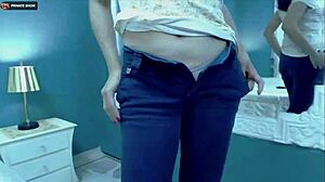 mature woman performs on webcam