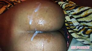 Amante deixa a negra angolana cheia de leite para o corno ver 😏