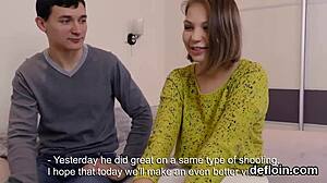 Cute teen spreads her cunt and loses her virginity.