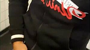 Safadeza No Banheiro Da Academia Adrenalina A Mil Com Esses Machos - Full Sheer