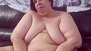 Coolmarina, the VICIOUS FAT FUCKER, indulges in hairy pussy and feet play.