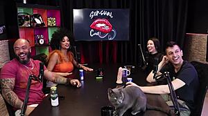 O Pedro Fala Da Playboy E Santa Caliente Quando A Negra Gostosa Se Assusta Com O Pau Do Negro Top Delícia - Dieni Gaúcha E Pedro Albuquerque