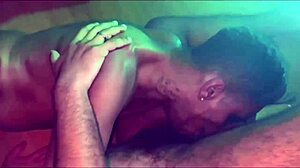 uma festa a tres com doces travessuras gay no halloween