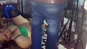 mi novia con medias verdes