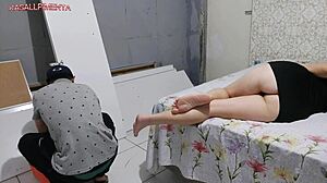 amadora seduces the installer and pays with blowjob