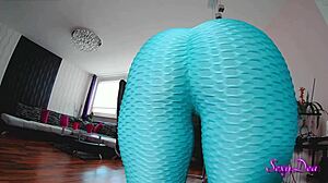 This perfect big ass camgirl fucks herself with a dildo on cam