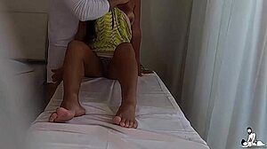 flagrante - casada filmada pegando no pau do terapeuta de massagem tantrica - massage
