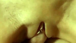 Labios Hinchados Del Coño Expulsando Chorros