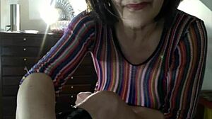 Buzzingbirdz Olga squirt machine mops floor