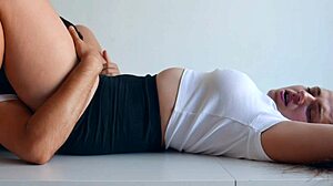 instead of lunch i fed him my pussy