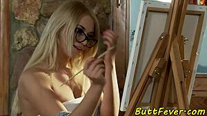 glasses babe in doggystyle position with anal focus