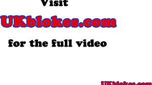 Jocks britanniques gays baisent dur dans une usine avec intensité musculaire