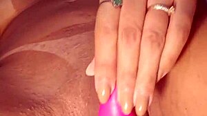 Close-up of Lisinha's wet and shaved pussy while she cums