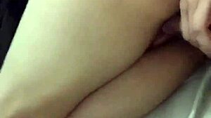 con la vecina en rico vestido de flores