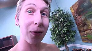 Гореща мама Друуна получава анал от млад тип!