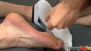 I love feet fucking and sperming over twink soles