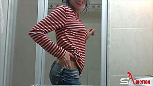 i can’t stop watching yolanda alonso in the shower!