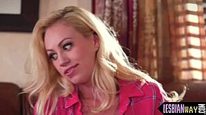 Sappho beauty gets seduced and has her pussy licked