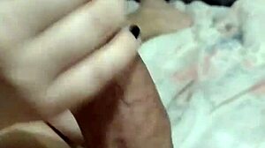 Novinha chupando e masturbando com dedo seu comedor segue para ver videos novos todos os dias