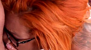 Jeg kan ikke tro hvor skitten Rose Valerie ser ut i nerdete briller under klinikk DP