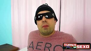 Hey, Catherine brought a delicious friend for some spicy action with Frotinha Porn Star